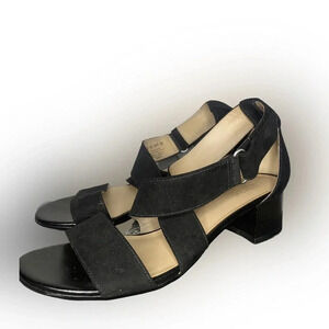 Naturalizer suede sandals